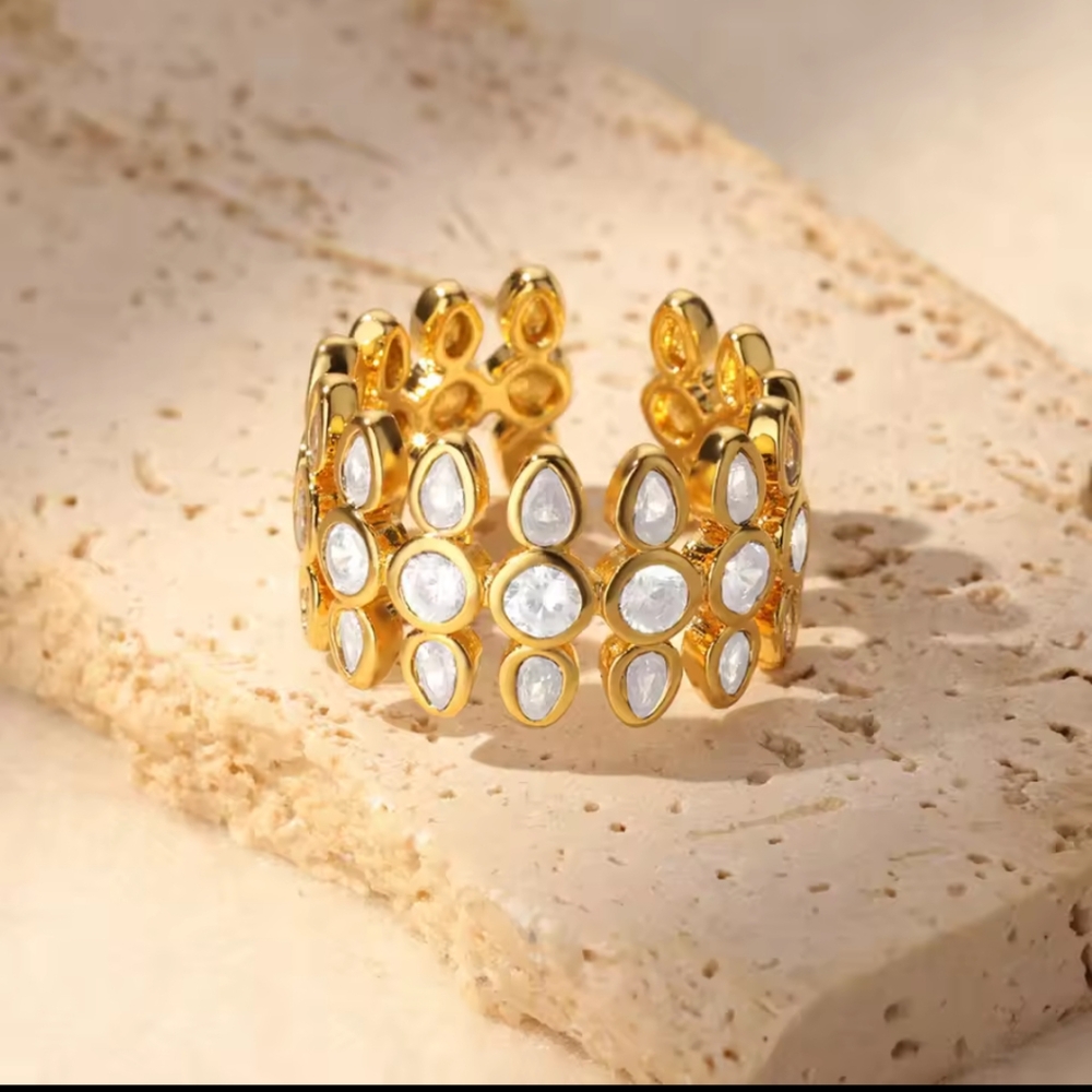 Elegant Gold and Silver Women's Ring
